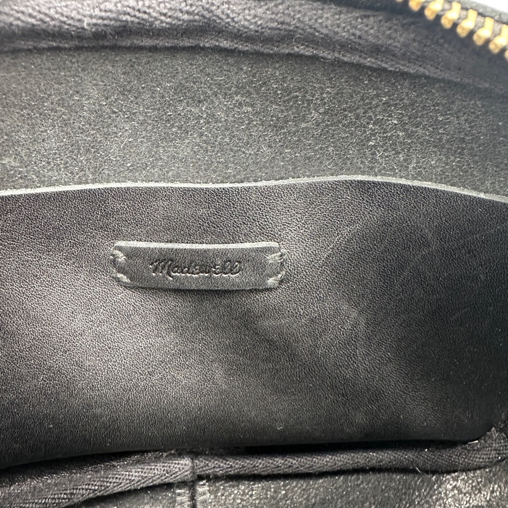 Madewell Leather Carabiner Medium Crossbody Bag in Black - Picture 7 of 8